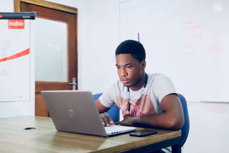 Competencias Digitales para Jóvenes
