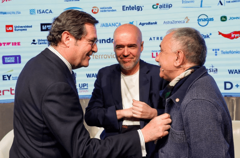 Los sindicatos y la patronal cierran un acuedo para la subida de los salarios.