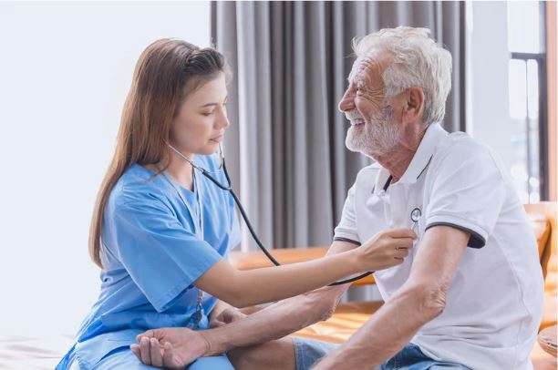 Atención sociosanitaria a personas dependientes en domicilio